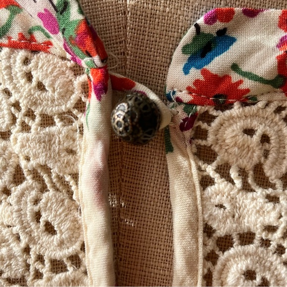 Anthropologie:MAEVE•crochet floral peplum blouse•sz 8 - Picture 3 of 16